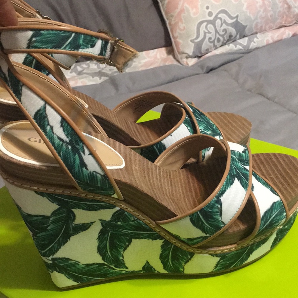 Shoes - Picture 2 of 5